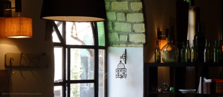 Entrada al Restaurante El Arriate desde el jardín. 05-restaurante-el-arriate-alberto-reina