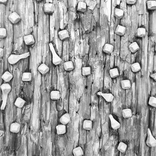 Painting to hammer a nail in cross version (fragmento). Yoko Ono, 2000. Museo Vostell. Malpartida de Cáceres.